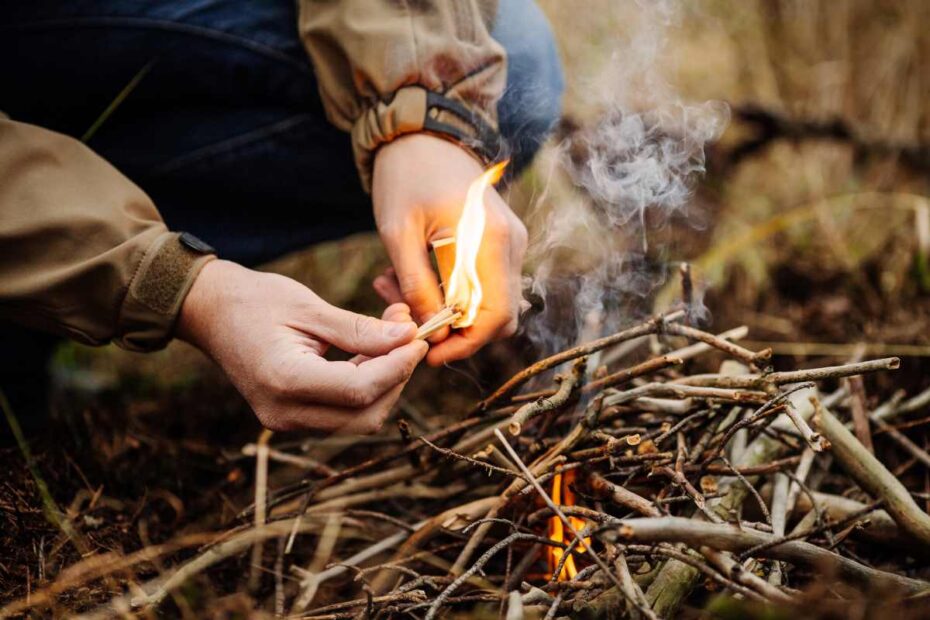 5 moduri eficiente de a aprinde un foc în drumeție