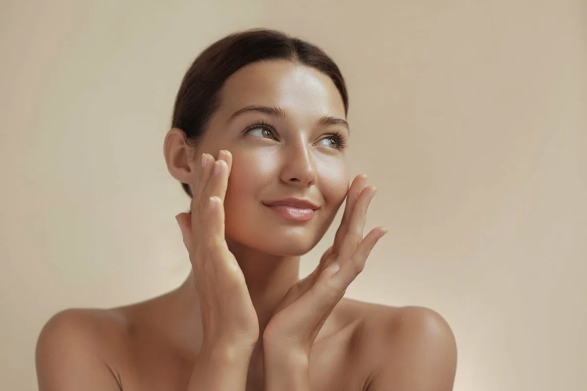 Măști de față făcute acasă: rețete pentru cele mai eficiente soluții naturale