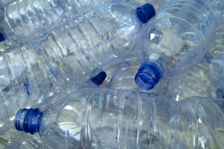 Nu arunca bidoanele de apă goale: iată cum le poți folosi pentru a-ți organiza legumele rapid și fără costuri