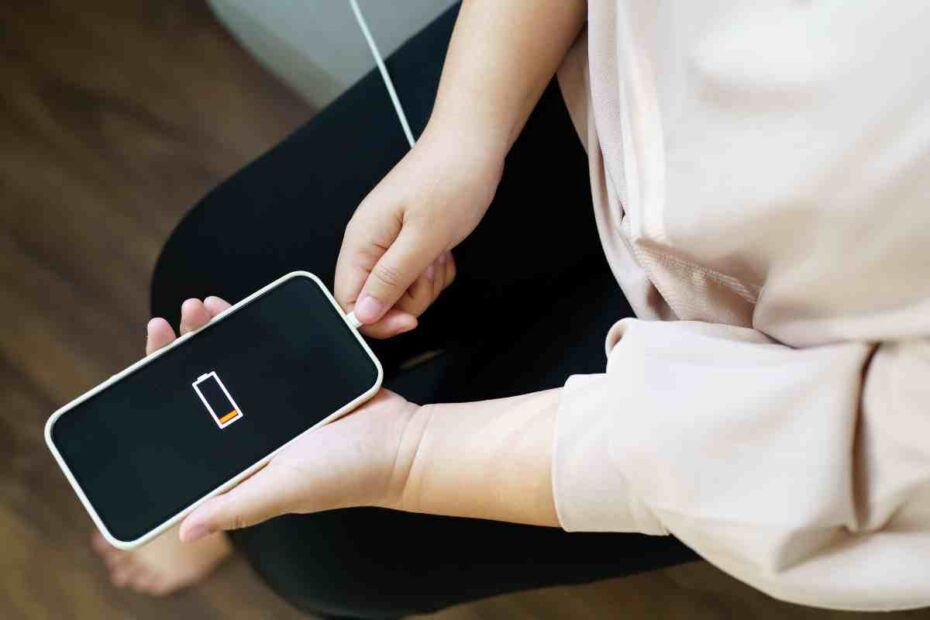 Nu-ți încărca telefonul peste noapte: Cum să prelungești durata de viață a bateriei!