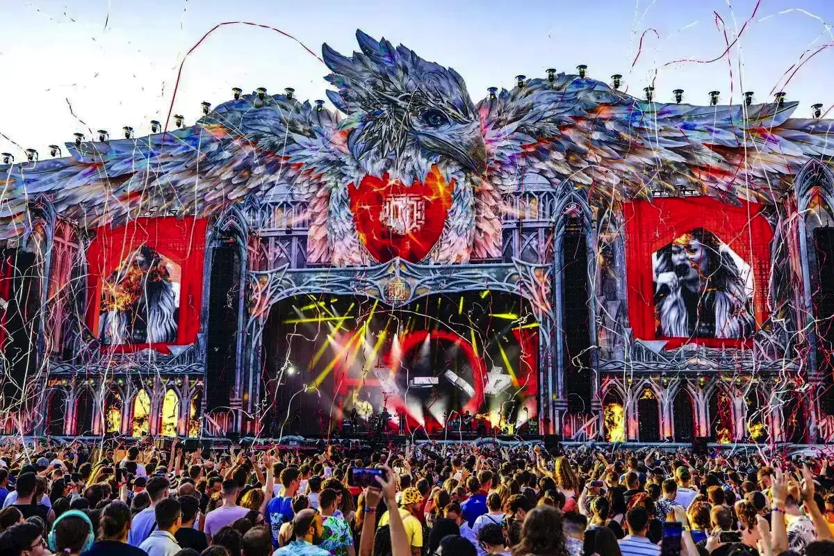 De ce Festivalurile din România Sunt un Must-Visit pentru Spirite Libere?