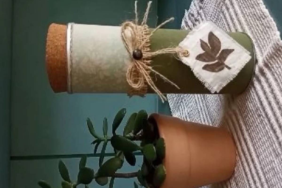 Nu arunca tubul gol de chipsuri sau Pringles: Creează acest obiect decorativ superb, în stil Pinterest, pentru casa ta!